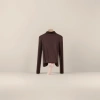 A brown high-neck long-sleeved top is slimming and form-fitting. A solid-colored base layer is worn as an inner layer for autumn and winter Specification image